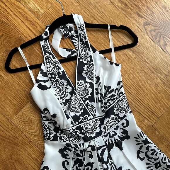 Gorgeous silk halter top dress in perfect condition - Picture 2 of 6
